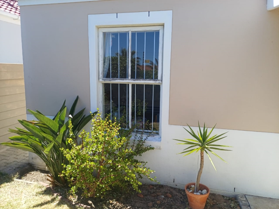 2 Bedroom Property for Sale in Gordons Bay Central Western Cape